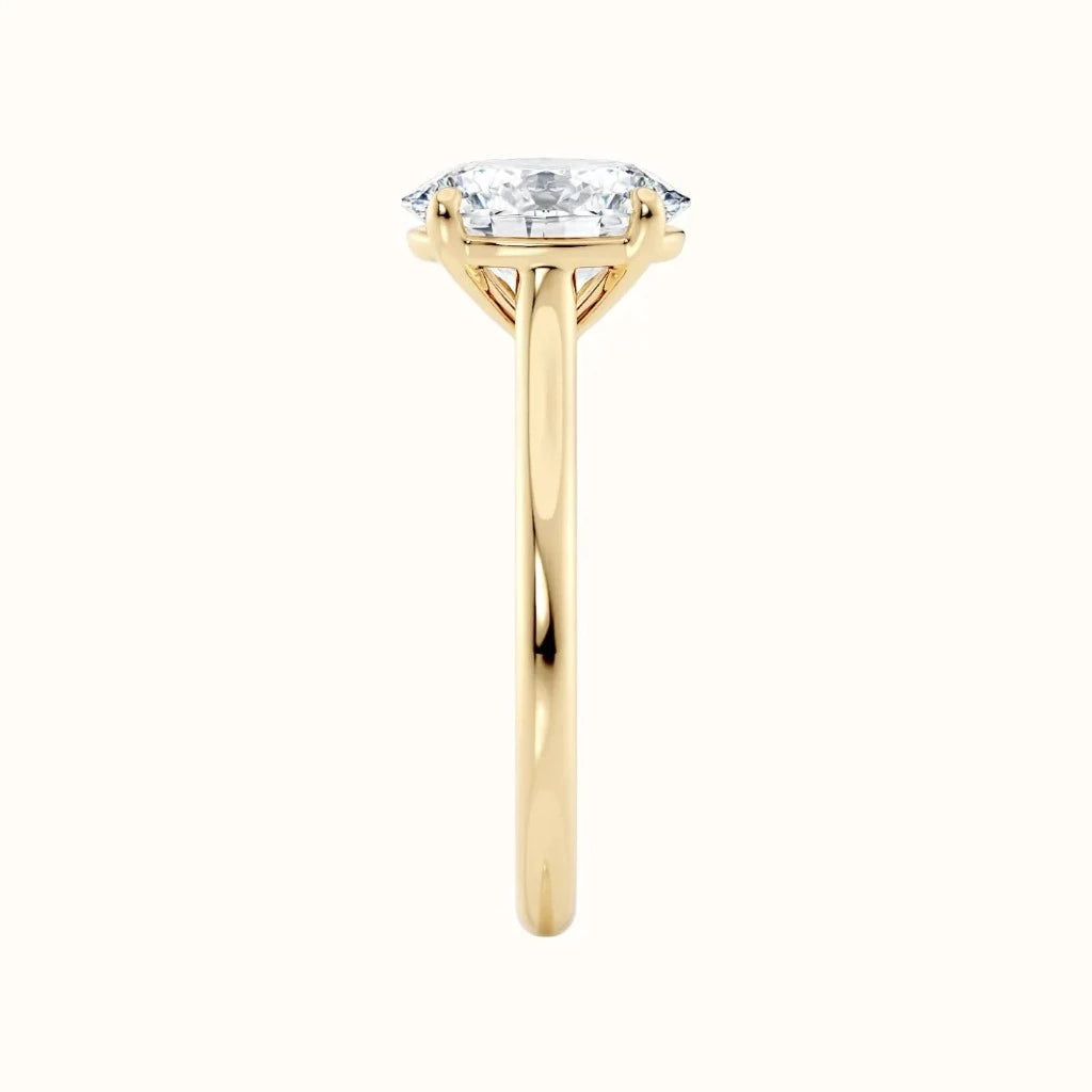 Forlovelsesring i gult gull tynn ring 2,00 Carat oval diamant, stående sett rett forfra Sevendal 