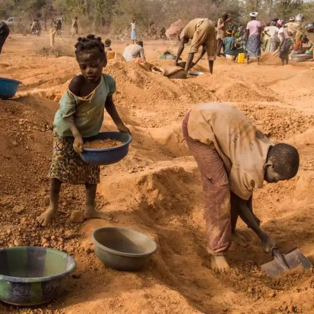 Barnearbeidere i en gullgruve i Burkina Faso 