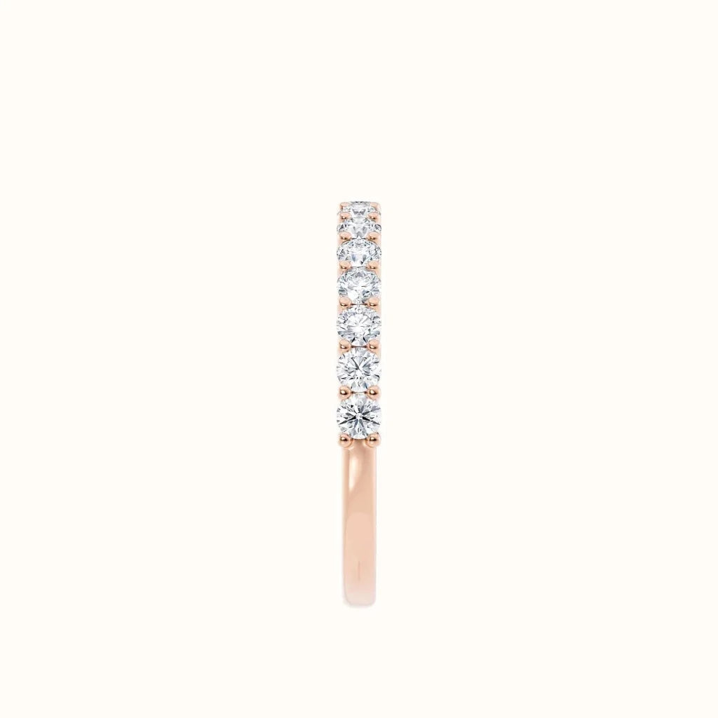 Evighetsring, rekkering, Sevendal diamanter 0,60 carat 2,2 mm bred rosegull, rettforfra