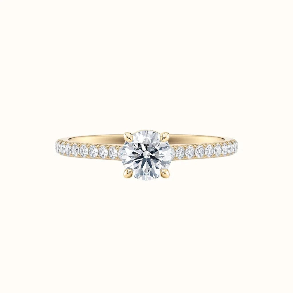 Forlovelsesring Sevendal,  tynn ring med sidediamanter, senter diamant 0,50 carat  gult gull, liggende  forfra, fairtrade-gull 