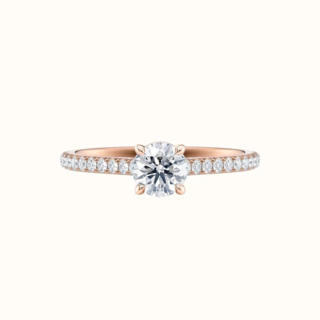 Forlovelsesring Sevendal,  tynn ring med sidediamanter, senter diamant 0,50 carat  rosegull, liggende  forfra, fairtrade-gull 