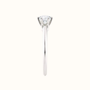 Forlovelsesring i hvitt gull knife edge kantet 0,50 Carat rund diamant, stående sett rett forfra Sevendal 