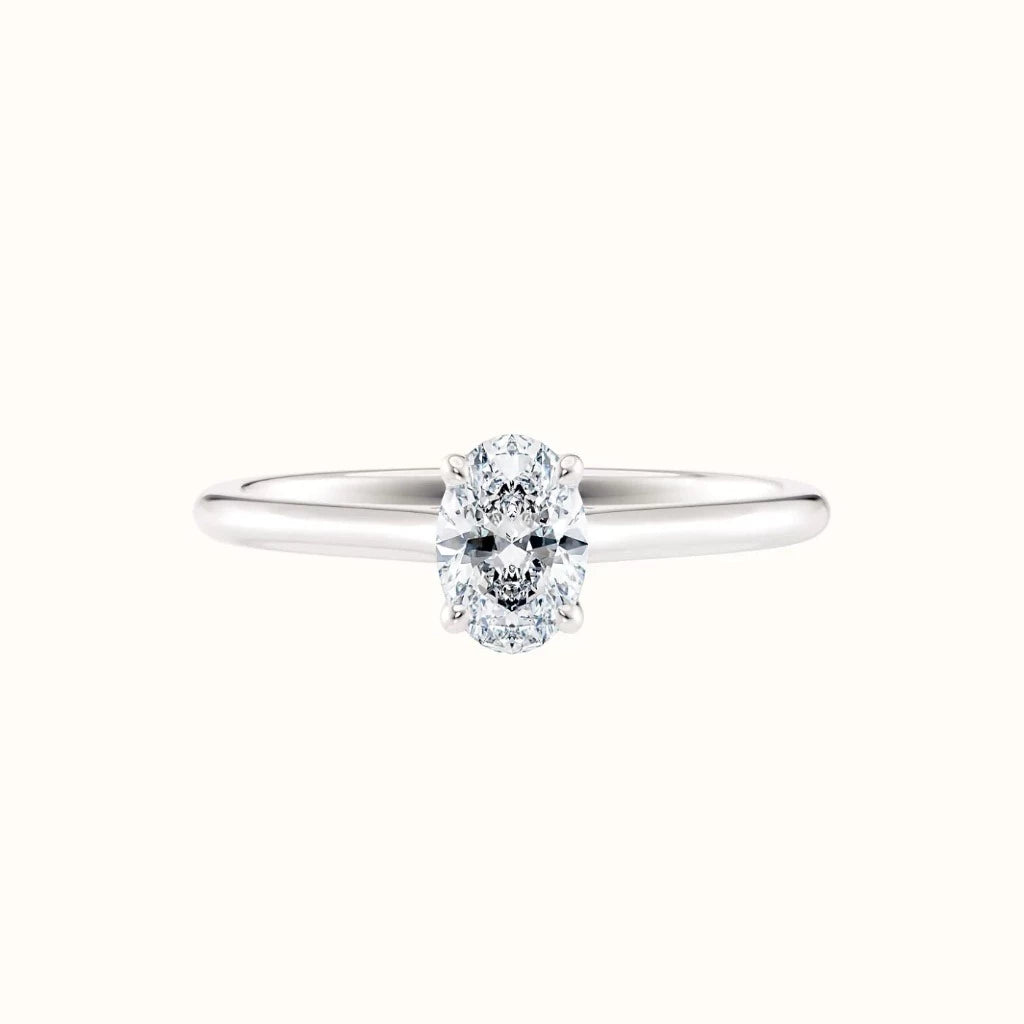 Forlovelsesring i hvitt gull tynn ring 0,50 Carat oval diamant, liggende sett rett forfra Sevendal 