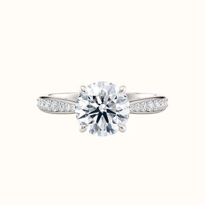 Forlovelsesring Sevendal, spisset ring med diamanter på siden, senter diamant 2,00 carat hvitt gull, sett liggende forfra, fairtrade-gull.