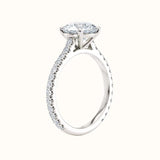 Forlovelsesring Sevendal,  tynn ring med sidediamanter, senter diamant 2,00 carat hvitt gull, sett stående fra siden, fairtrade-gull 