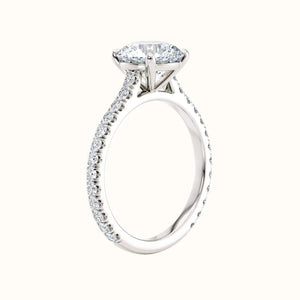 Forlovelsesring Sevendal,  tynn ring med sidediamanter, senter diamant 2,00 carat hvitt gull, sett stående fra siden, fairtrade-gull 